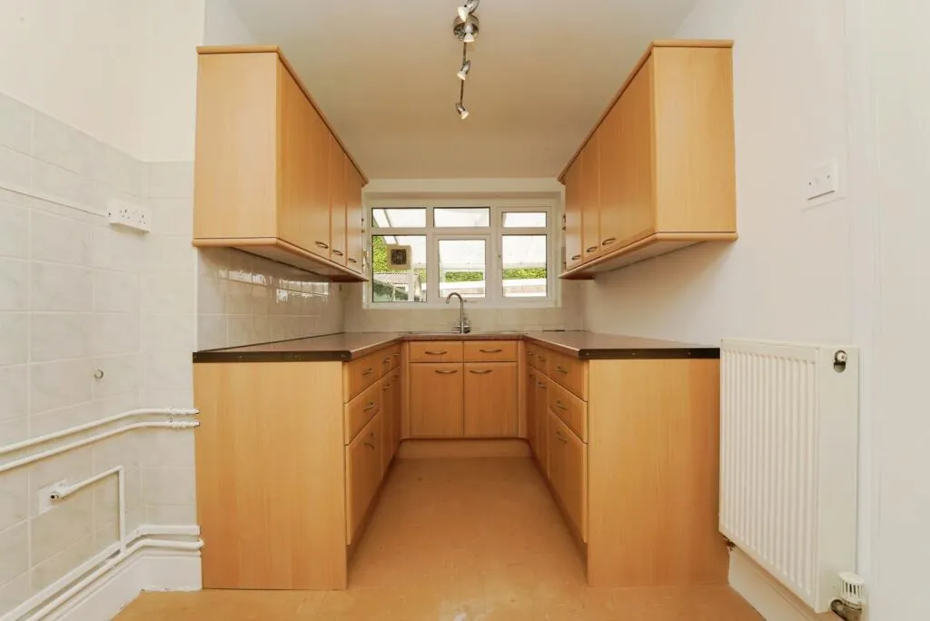 3 bed End of Terrace