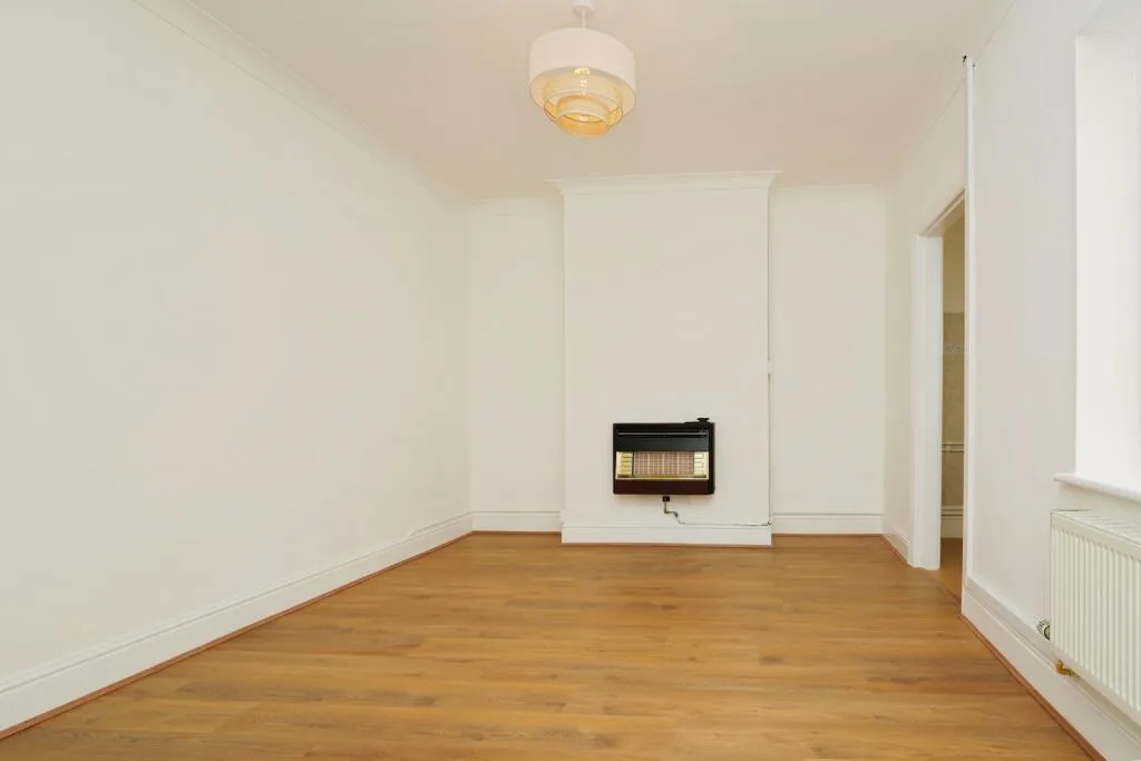 3 bed End of Terrace
