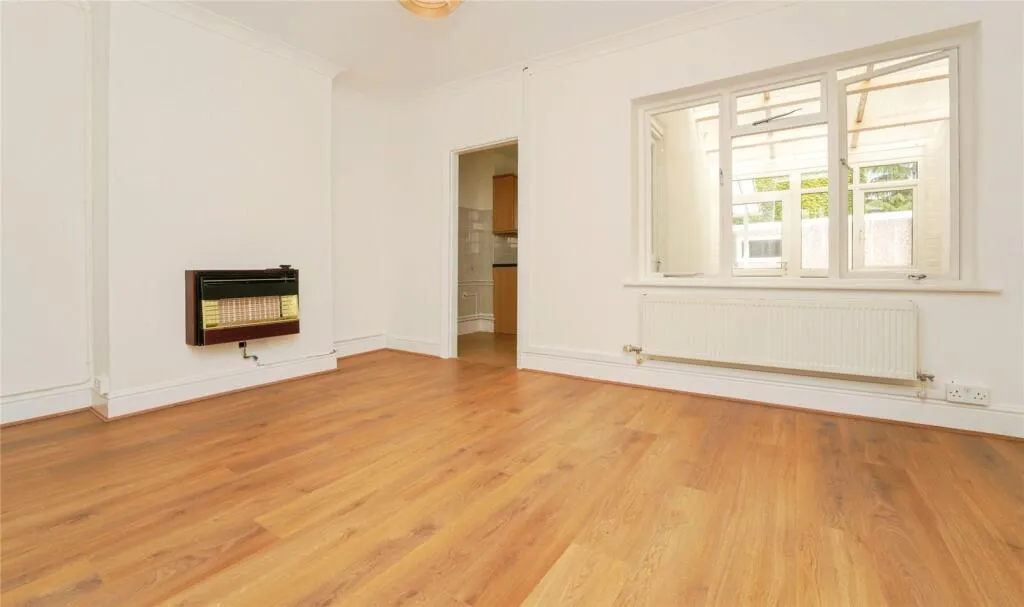 3 bed End of Terrace