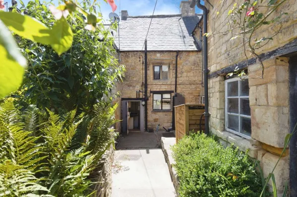 2 bed Character Property