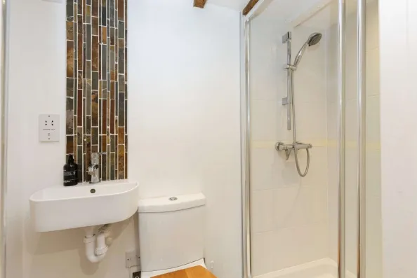 2 bed Character Property