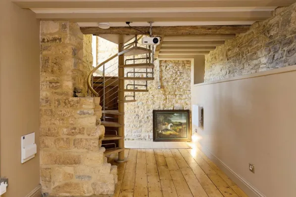 2 bed Character Property