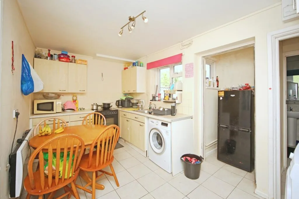 3 bed End of Terrace