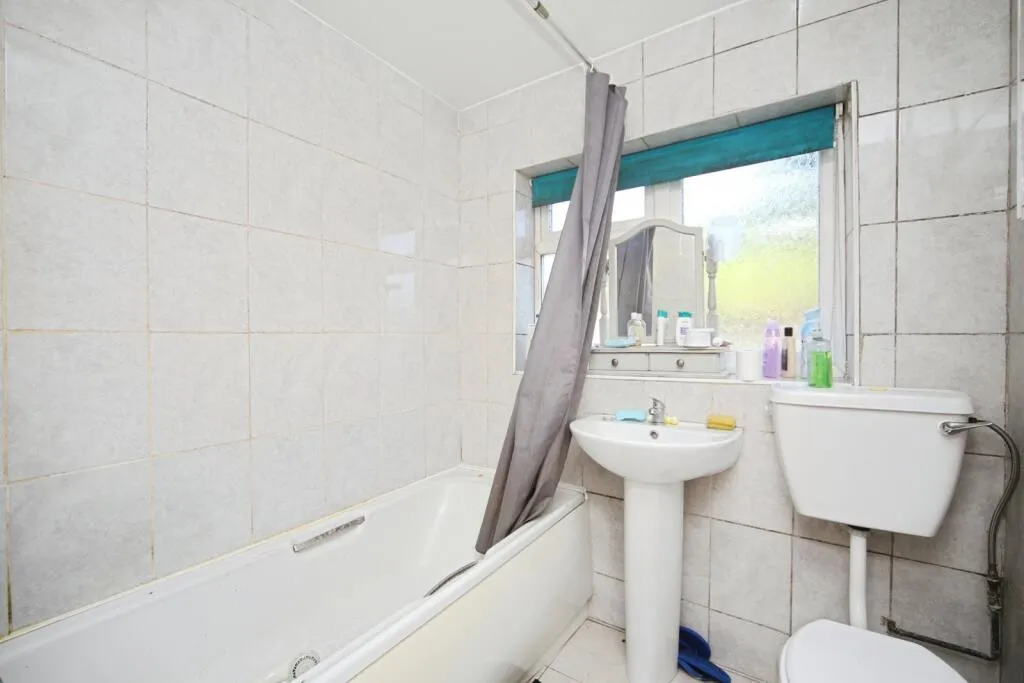 3 bed End of Terrace