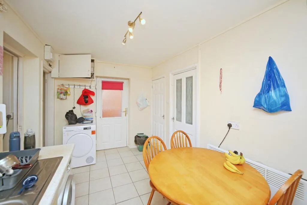 3 bed End of Terrace