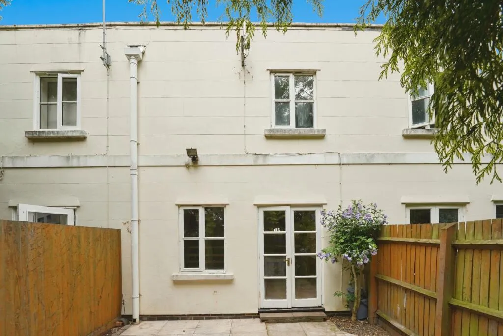 2 bed House