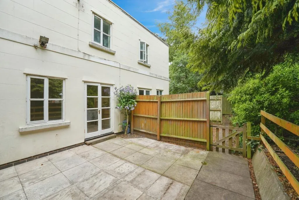 2 bed House