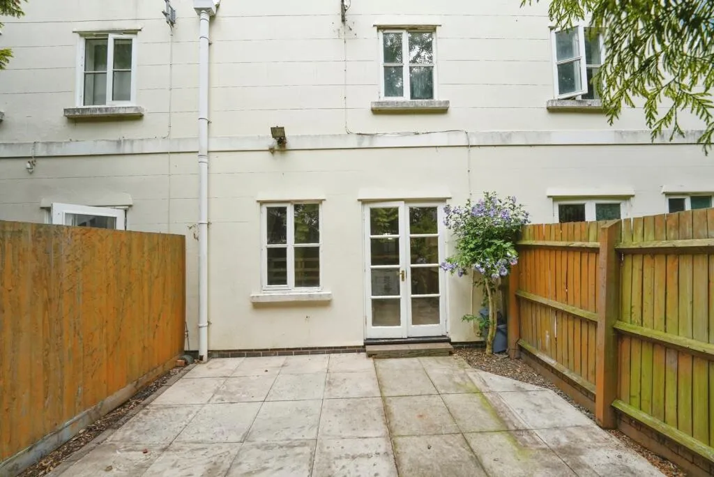 2 bed House