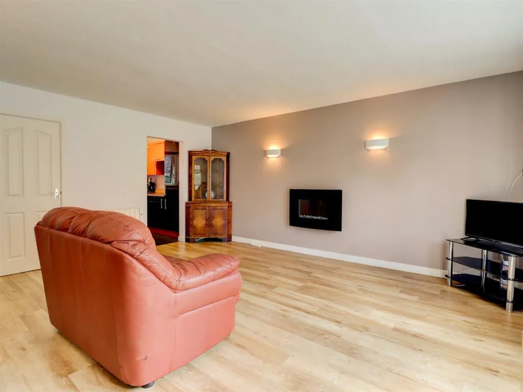 2 bed Ground Flat