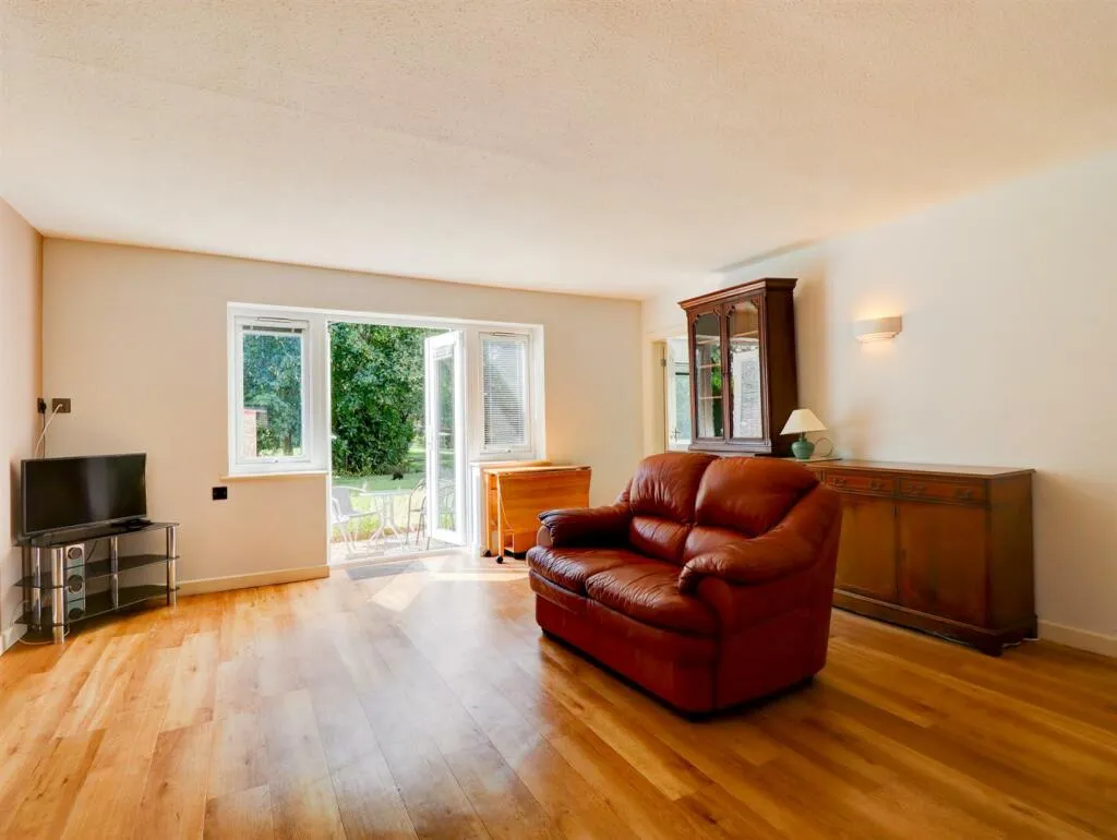 2 bed Ground Flat