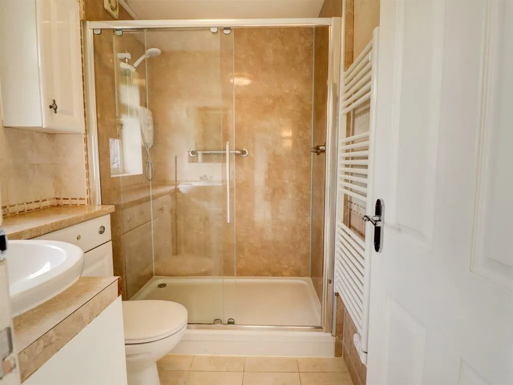 2 bed Ground Flat