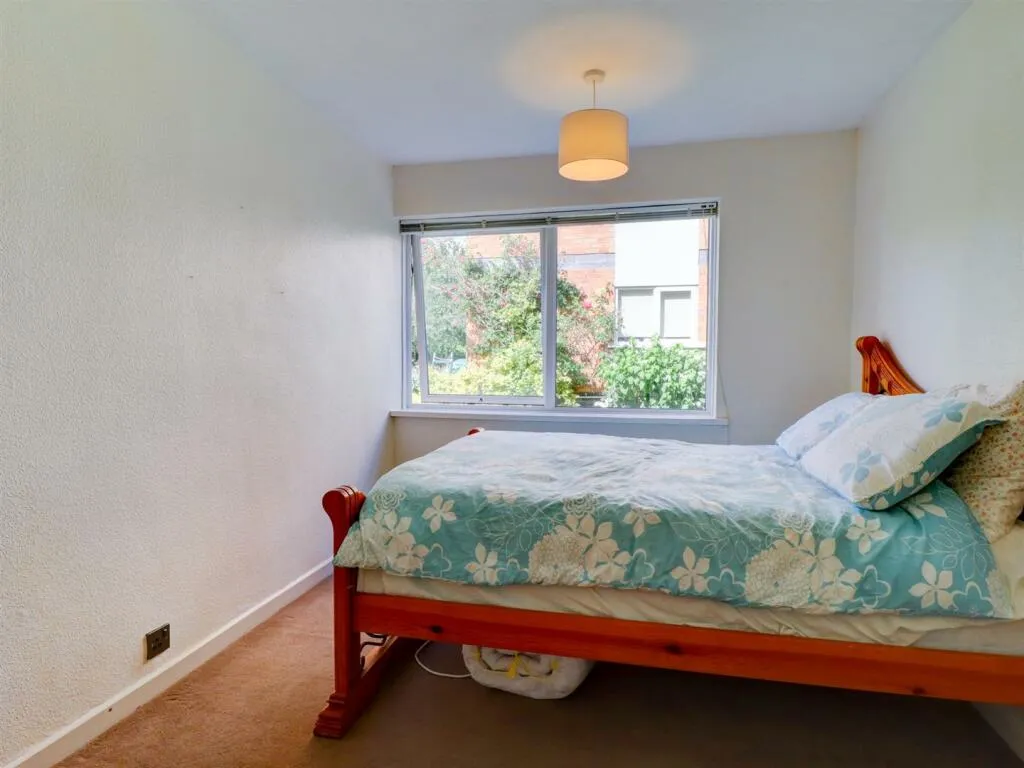 2 bed Ground Flat