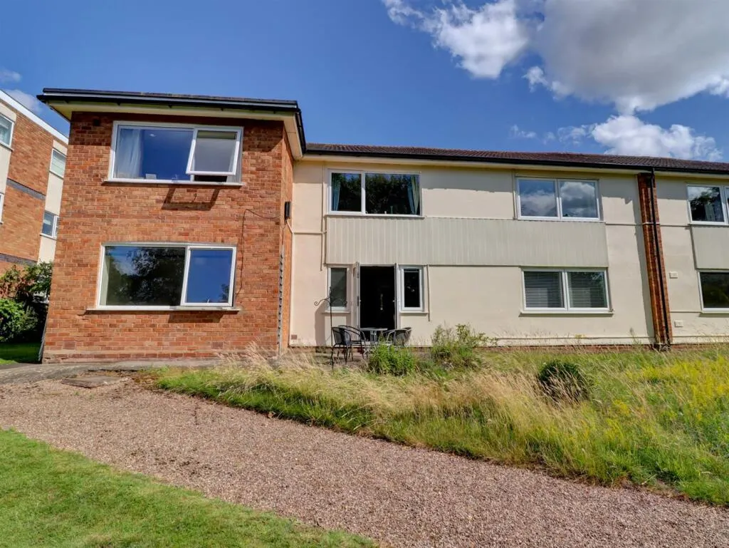 2 bed Ground Flat
