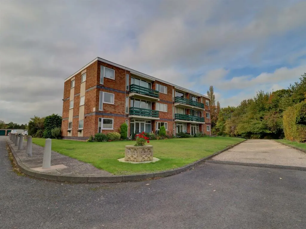 2 bed Ground Flat
