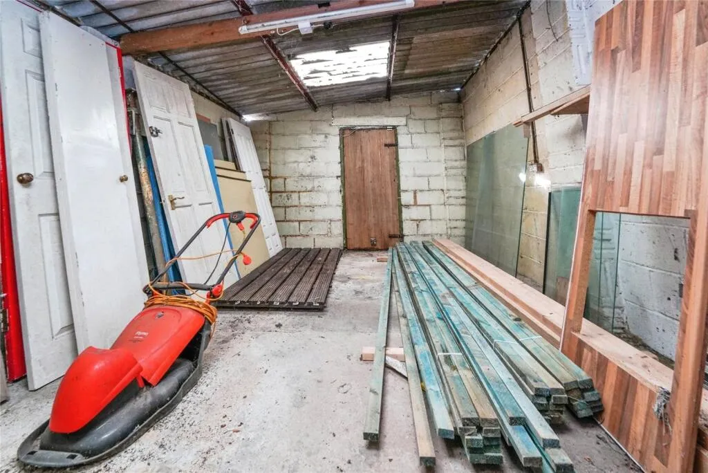 2 bed Shop