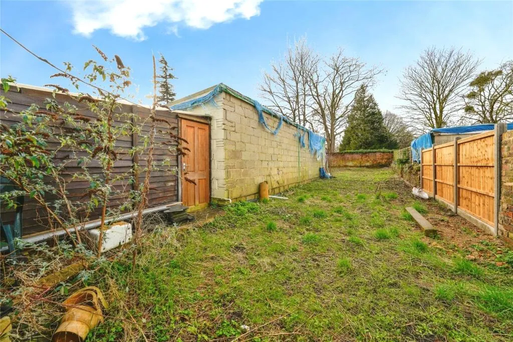 2 bed Shop