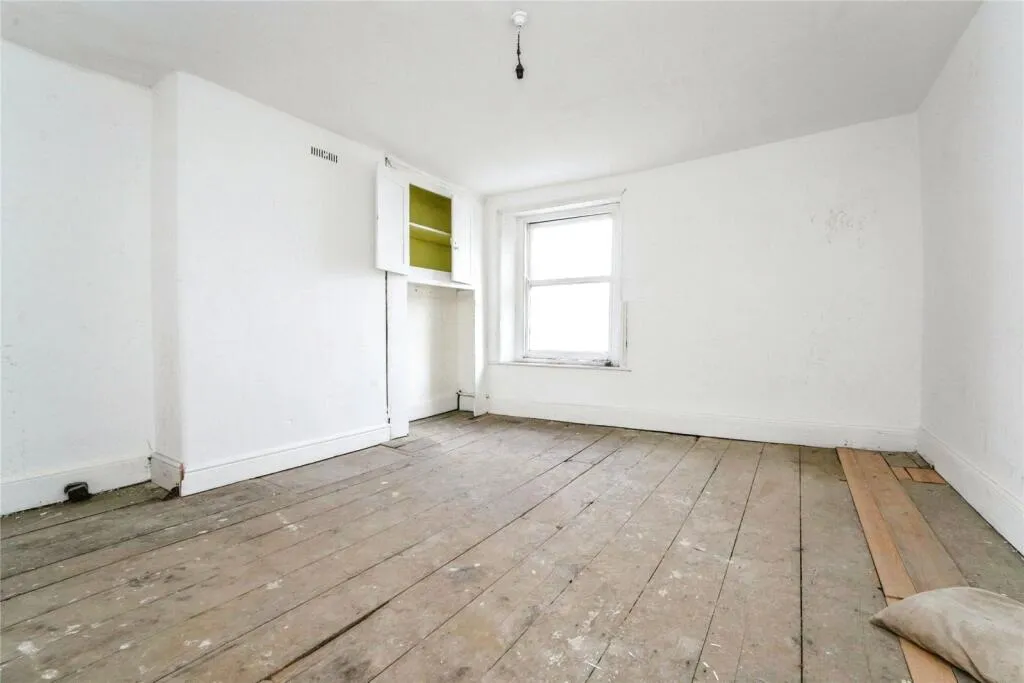 2 bed Shop