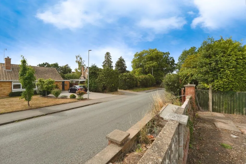 3 bed Semi-Detached Bungalow