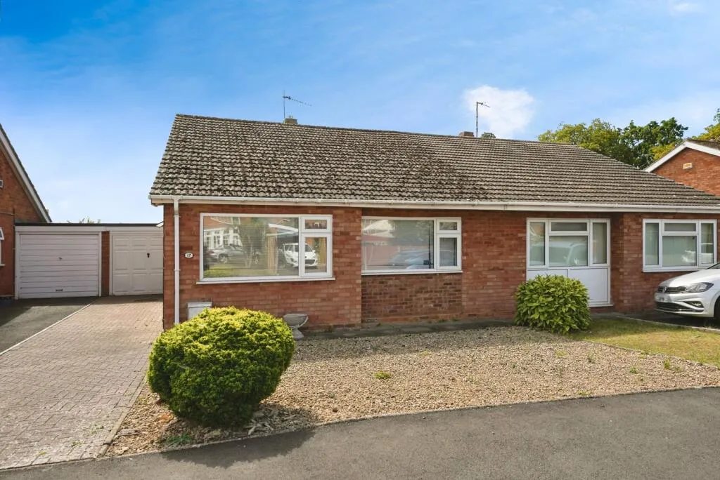 3 bed Semi-Detached Bungalow