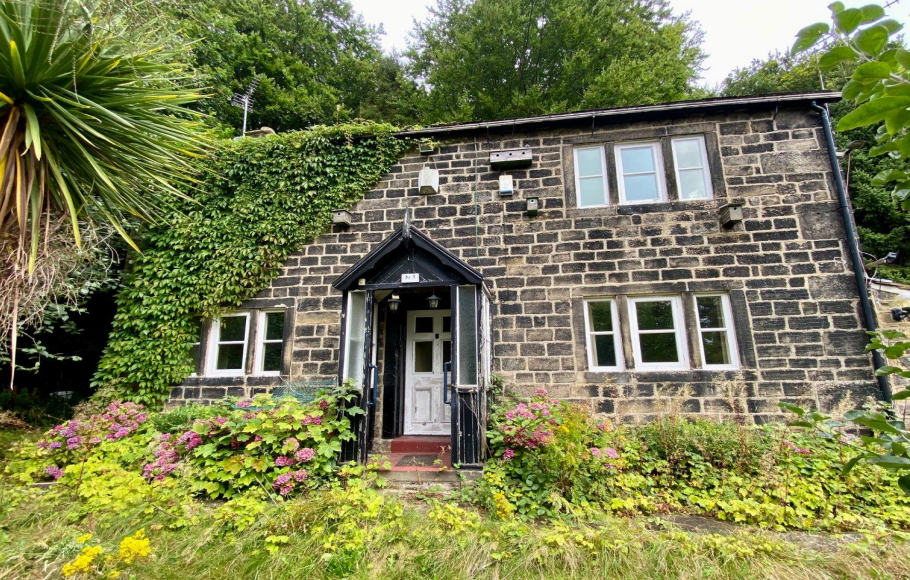2 bed Character Property