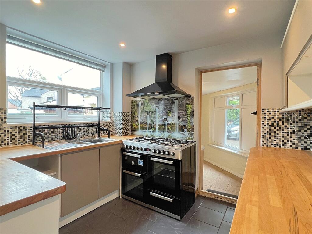 5 bed Semi-Detached