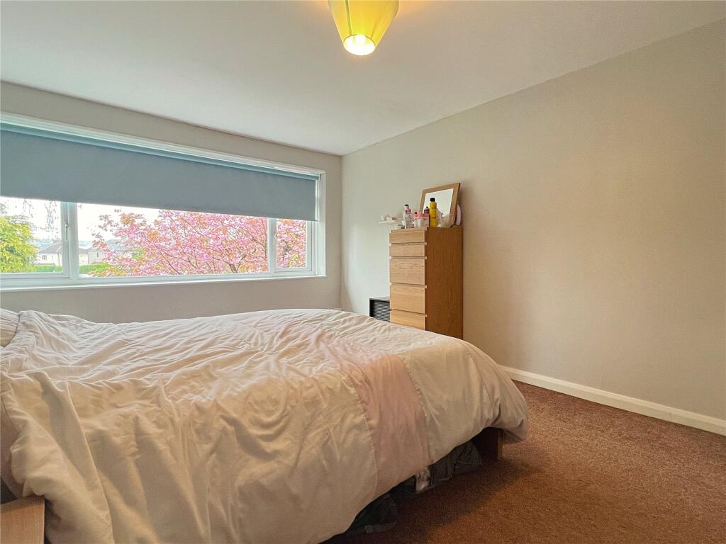 5 bed Semi-Detached