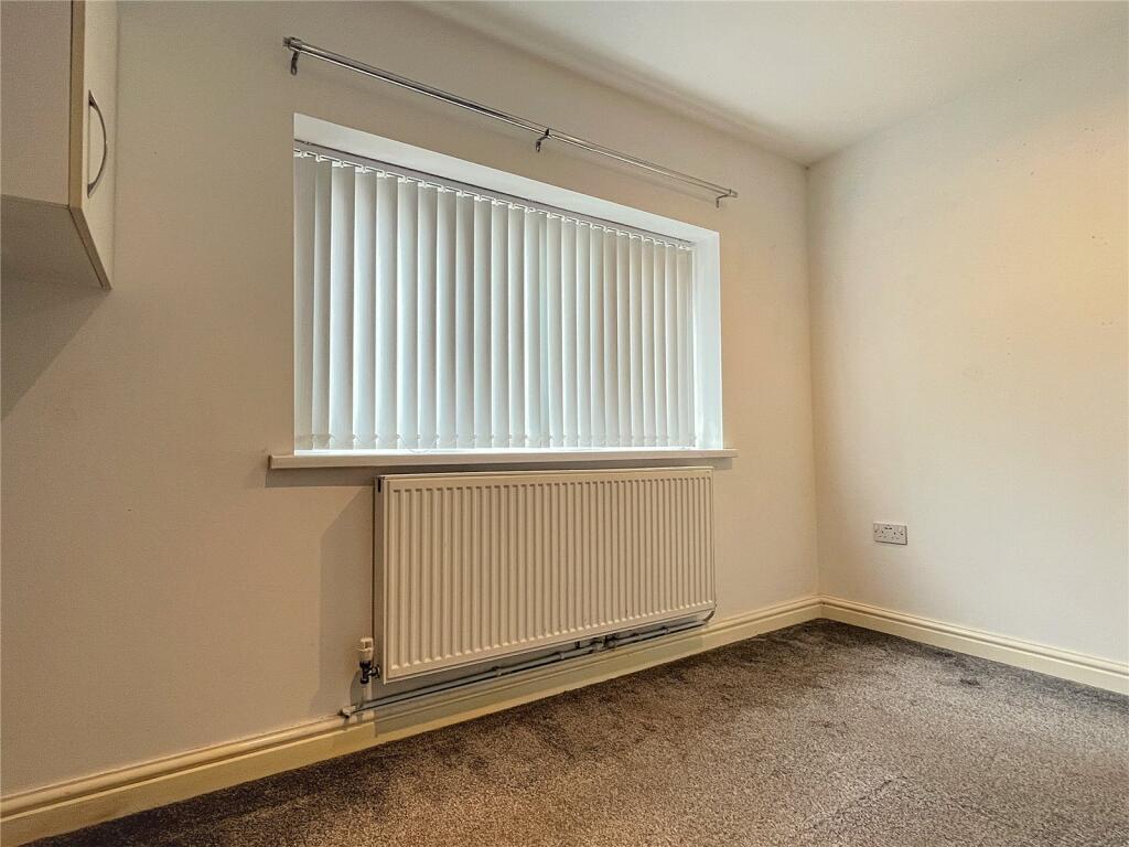 5 bed Semi-Detached