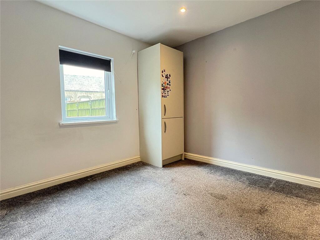 5 bed Semi-Detached