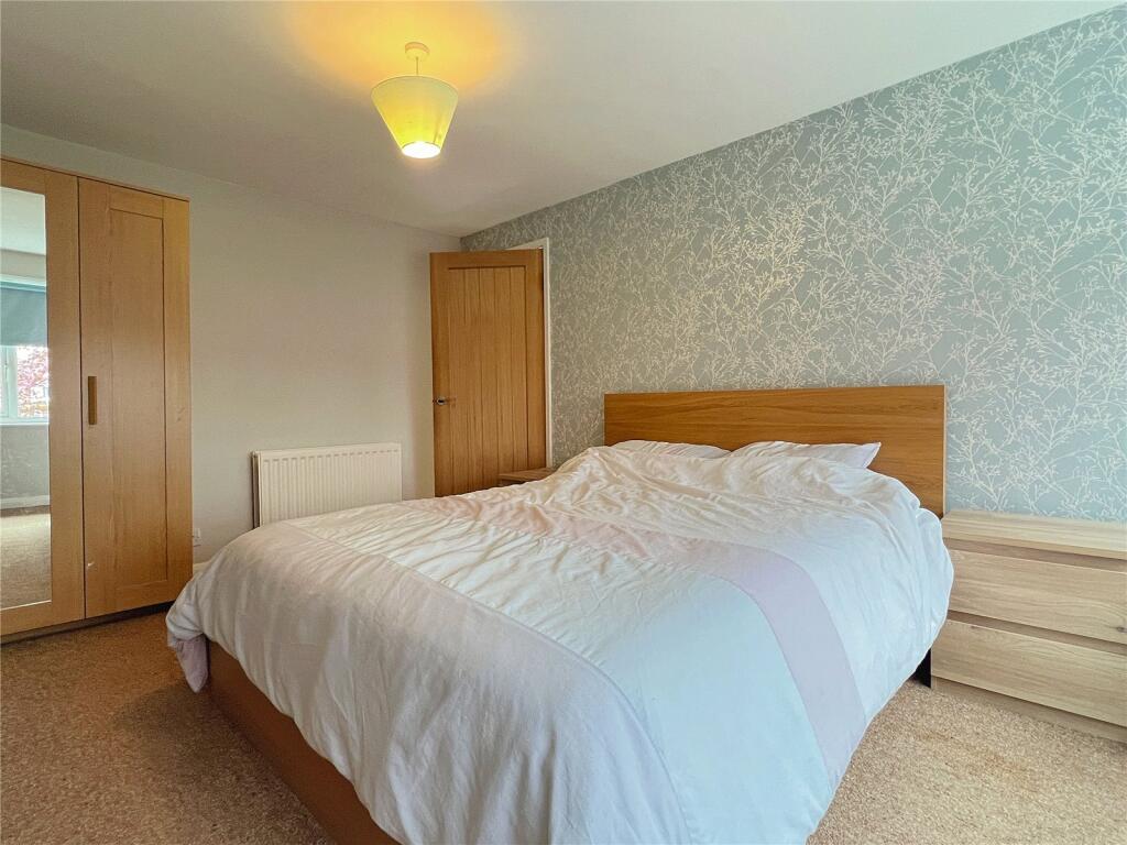5 bed Semi-Detached