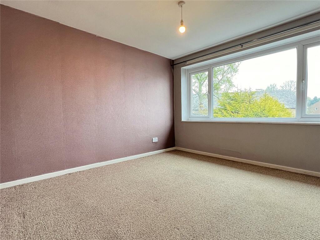 5 bed Semi-Detached