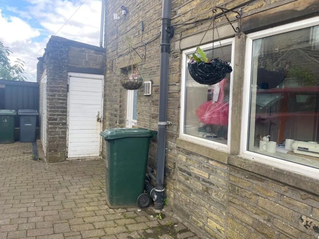 1 bed Detached