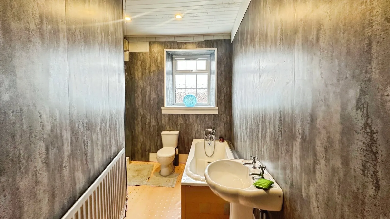 3 bed End of Terrace