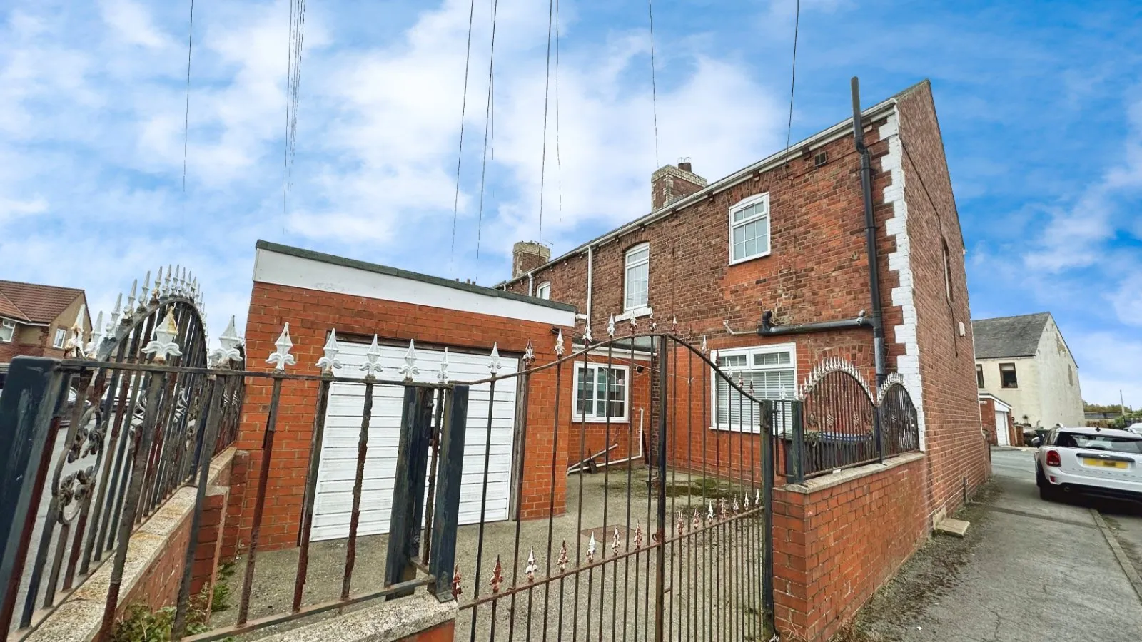 3 bed End of Terrace