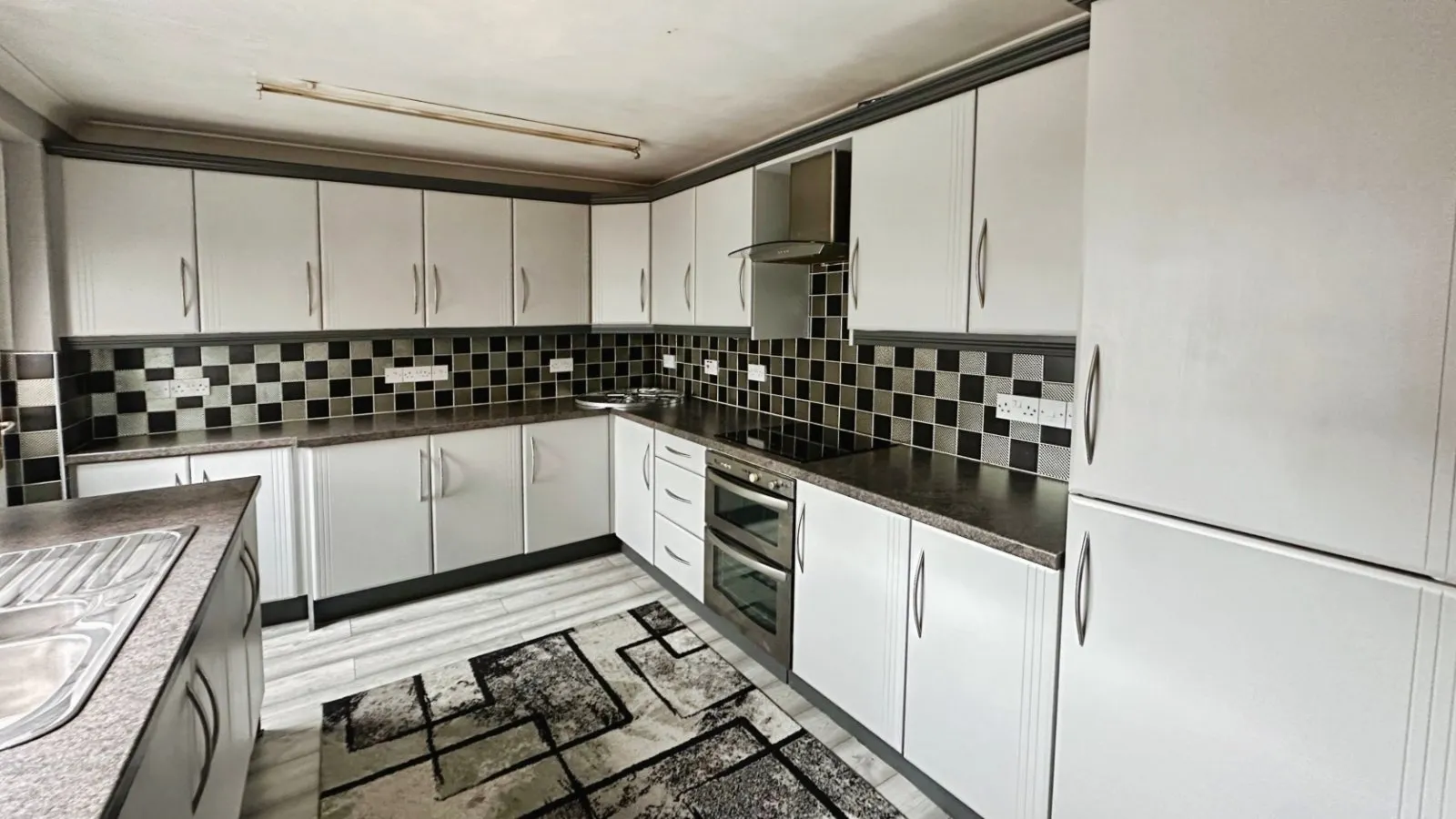 3 bed End of Terrace