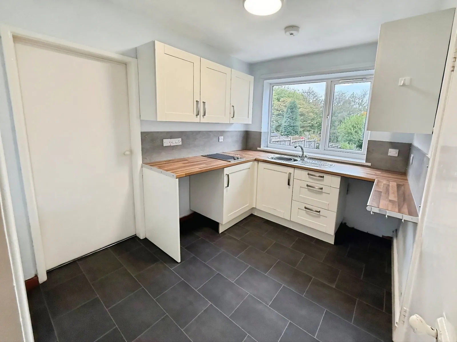 3 bed End of Terrace