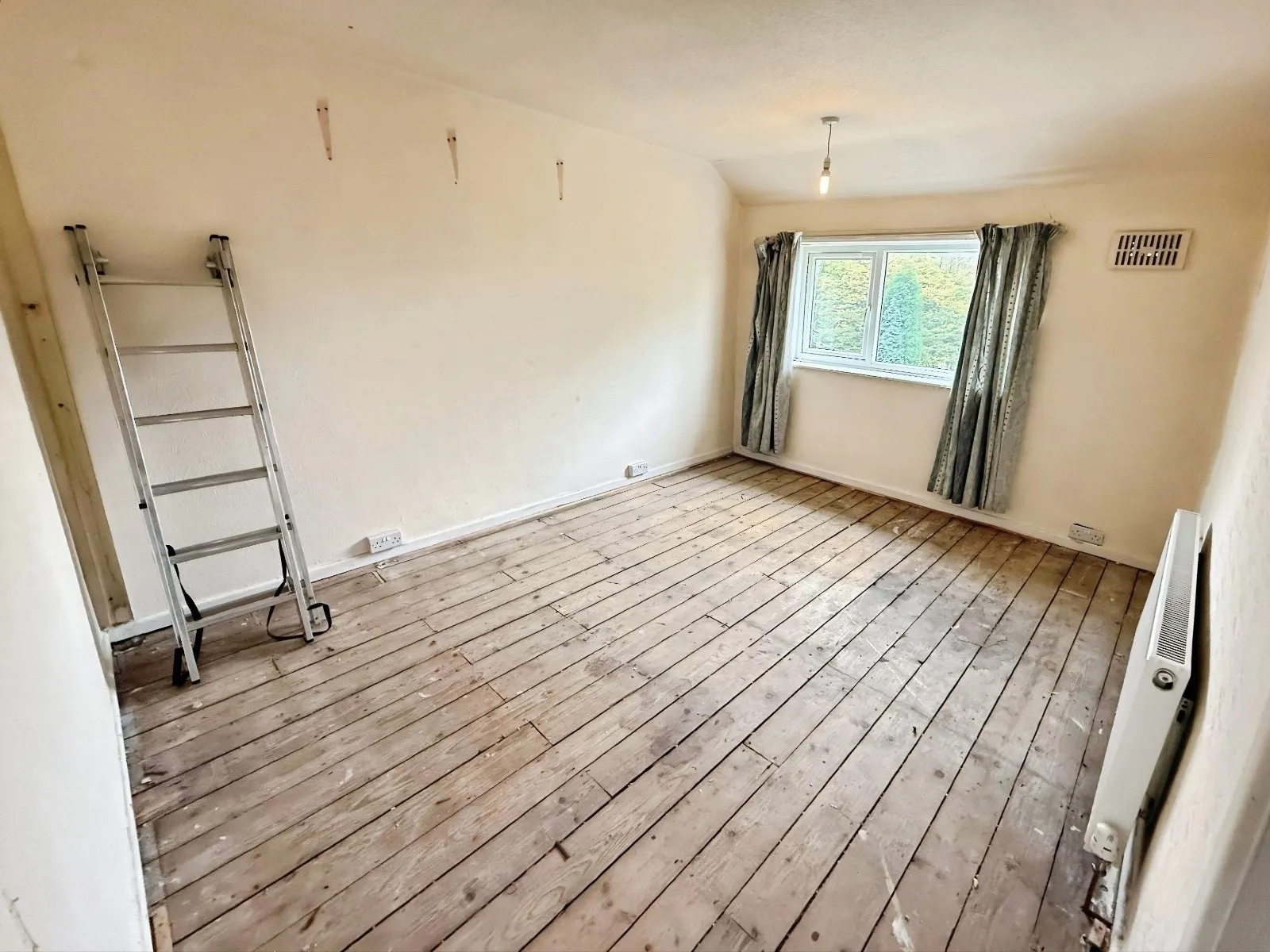 3 bed End of Terrace