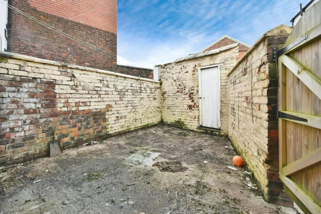 2 bed End of Terrace