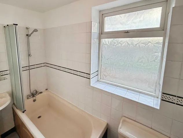 3 bed Semi-detached Villa