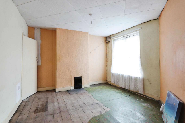 3 bed End of Terrace