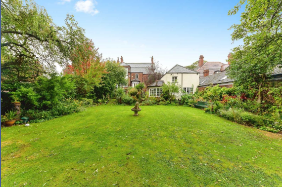 5 bed Semi-Detached