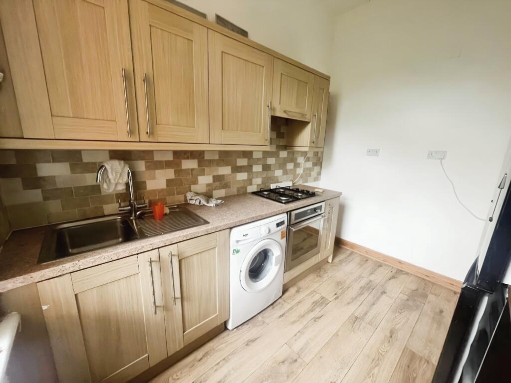 8 bed Detached