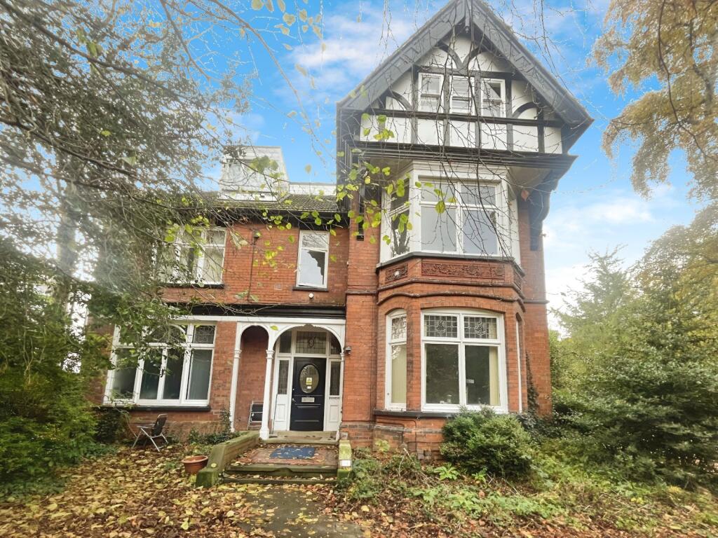 8 bed Detached