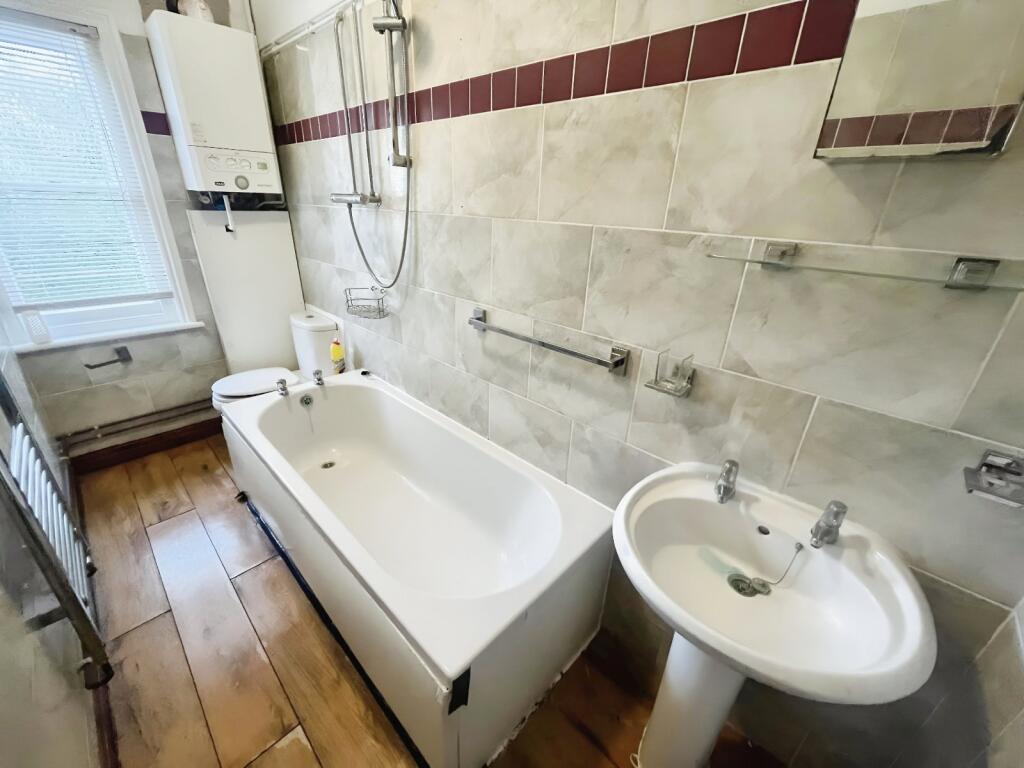 8 bed Detached