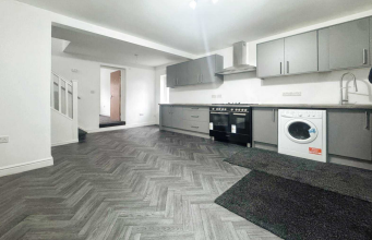 7 bed Detached