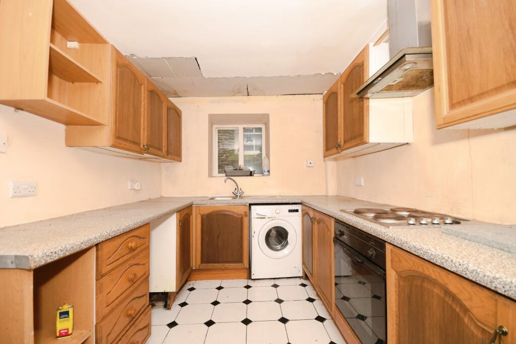 9 bed Detached