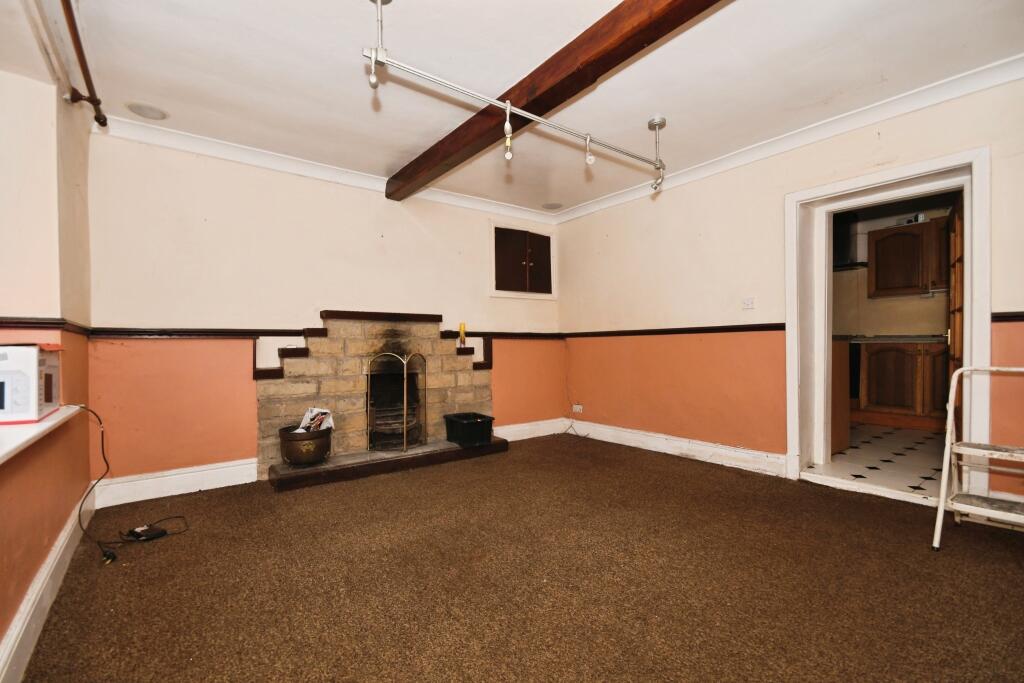 9 bed Detached