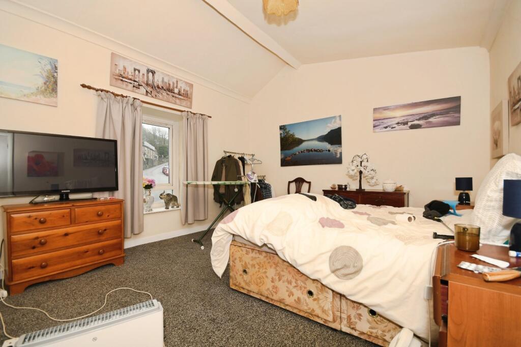 9 bed Detached