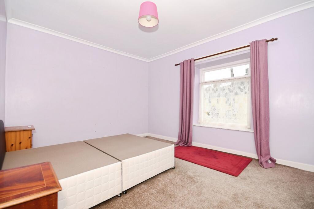 9 bed Detached