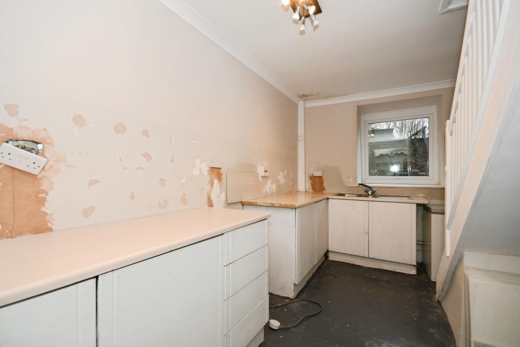 9 bed Detached