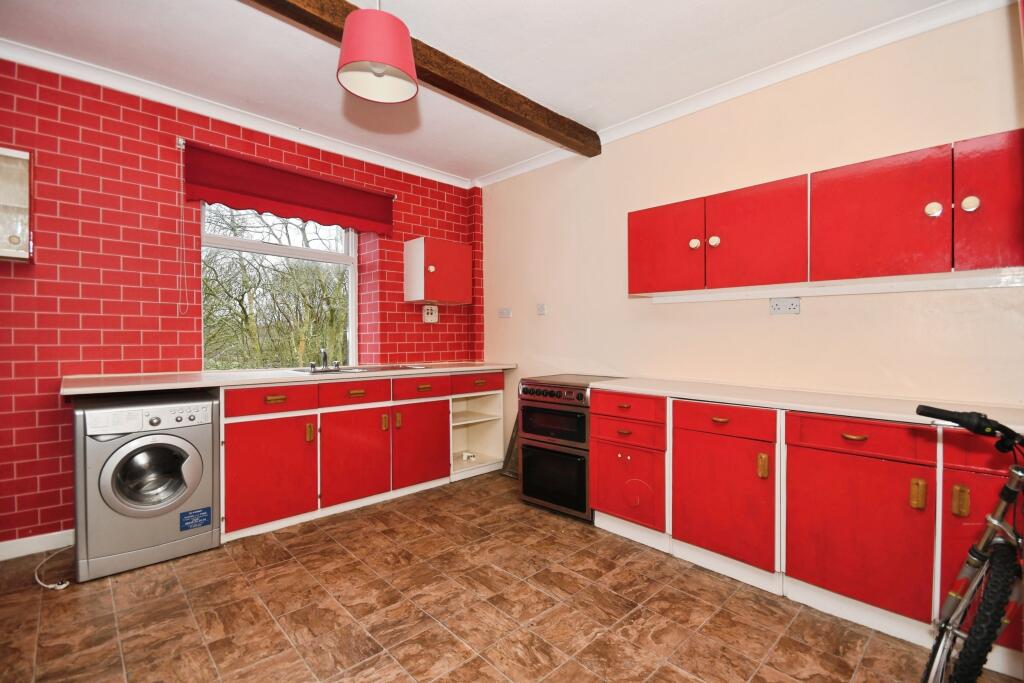 9 bed Detached